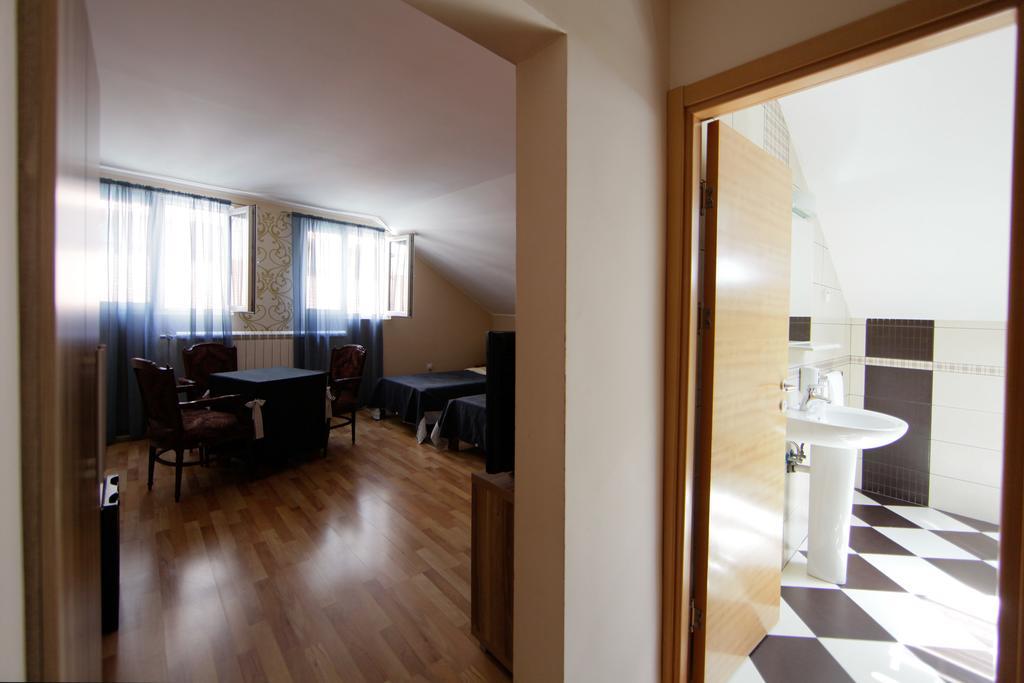 Rooms Konak Mikan Belgrade Luaran gambar