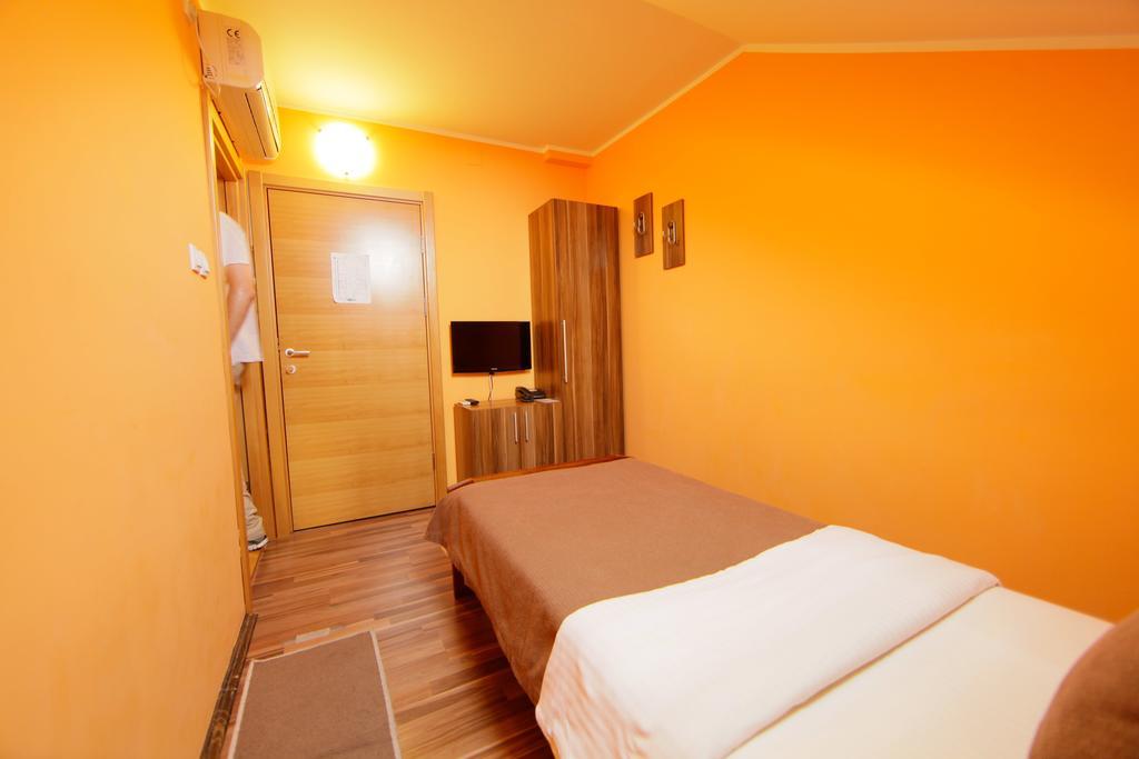 Rooms Konak Mikan Belgrade Luaran gambar